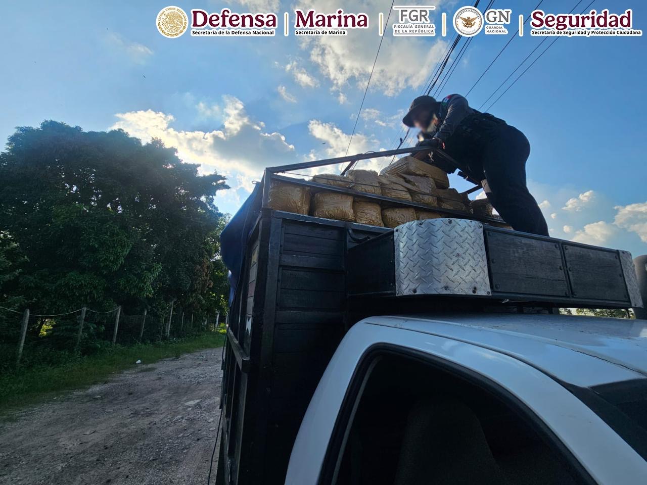 Detiene en Tabasco a dos hombres que transportaban 300 kilos de marihuana