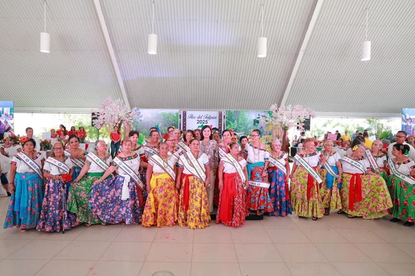Ratifica Yolanda Osuna su compromiso con el bienestar de adultos mayores en Centro