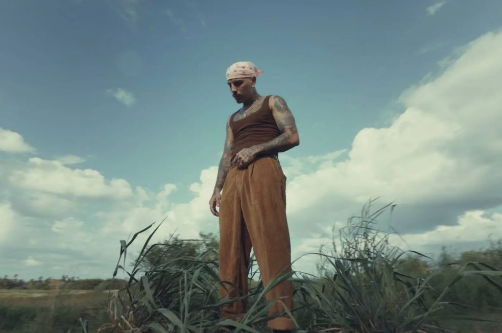 Rauw Alejandro lanza el videoclip de “Besito en la Frente”, grabado íntegramente con un iPhone 17 Pro