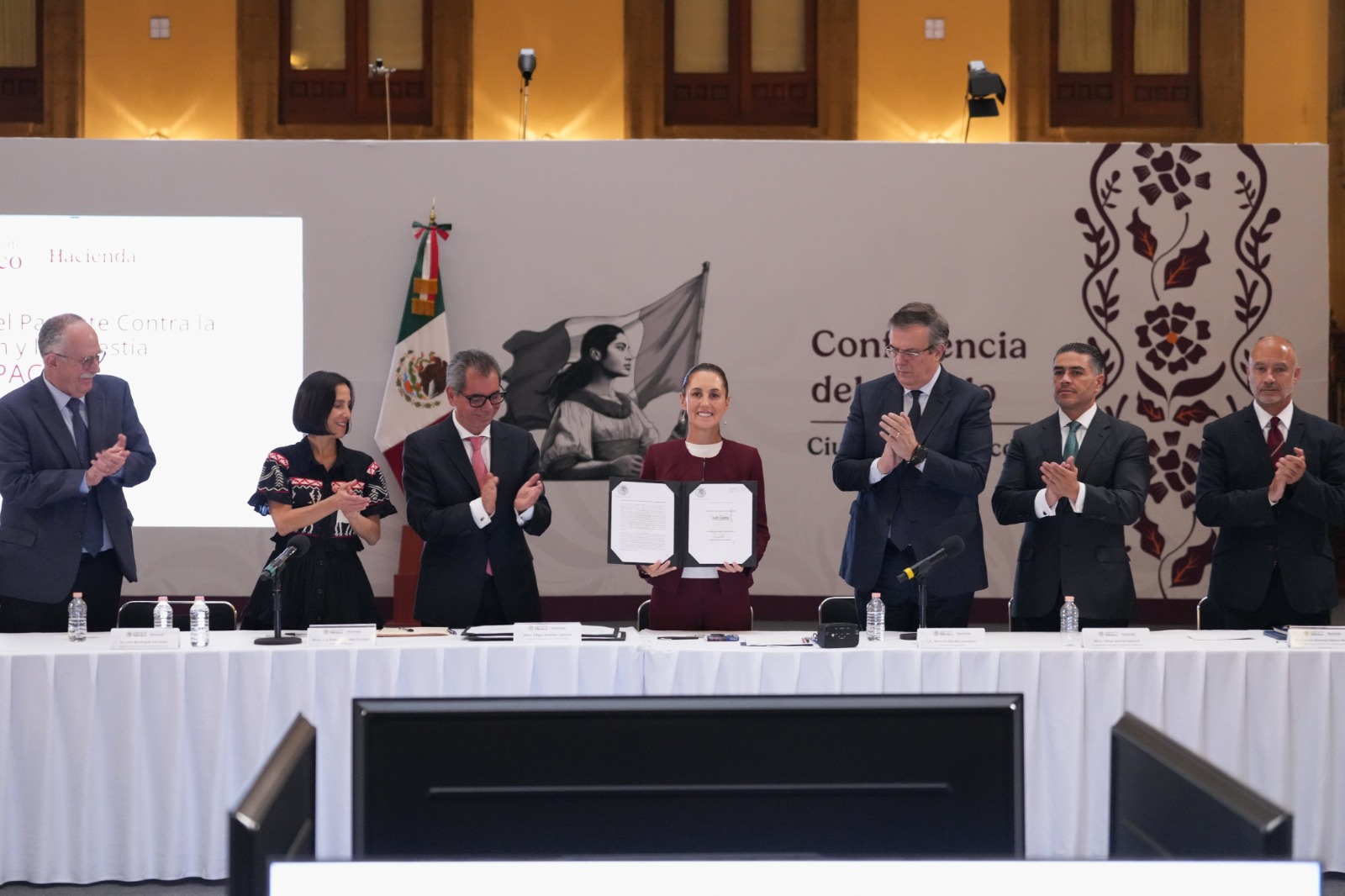 Sheinbaum y empresarios firman renovación del Pacic para mantener la canasta básica en 910 pesos