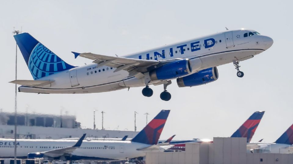 Aerolíneas mexicanas cederán horarios de despegue y aterrizaje a compañías estadounidenses: Sheinbaum