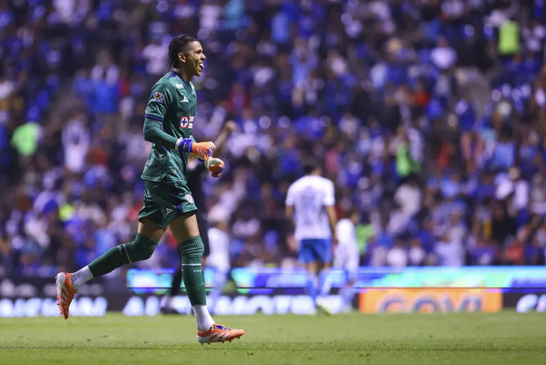 Kevin Mier, portero de Cruz Azul, nominado a mejor portero del mundo