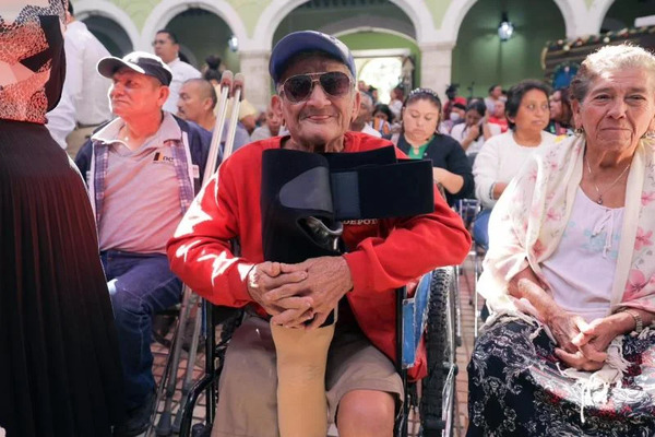 Gobierno de Yucatán entrega aparatos de movilidad para garantizar autonomía e inclusión