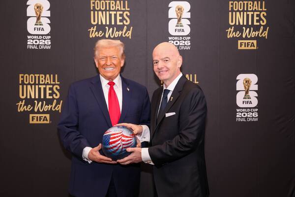 Trump sugiere cambiar el nombre al fútbol americano durante el sorteo del Mundial
