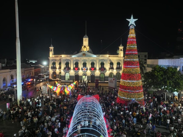 Ilumina Navidad al Edén con luces de alegría y esperanza
