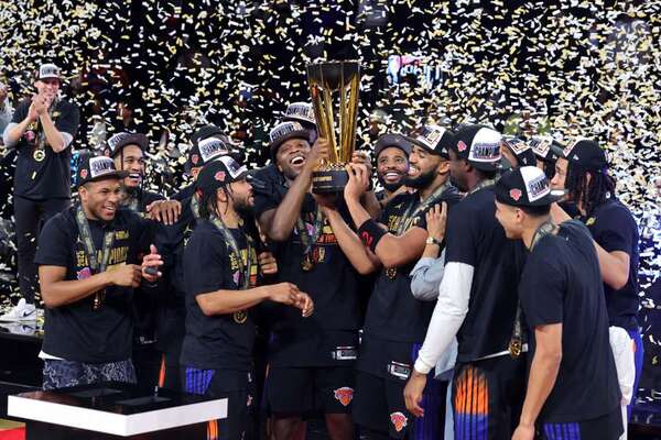 Knicks ganan la Copa NBA tras remontar y vencer a Spurs