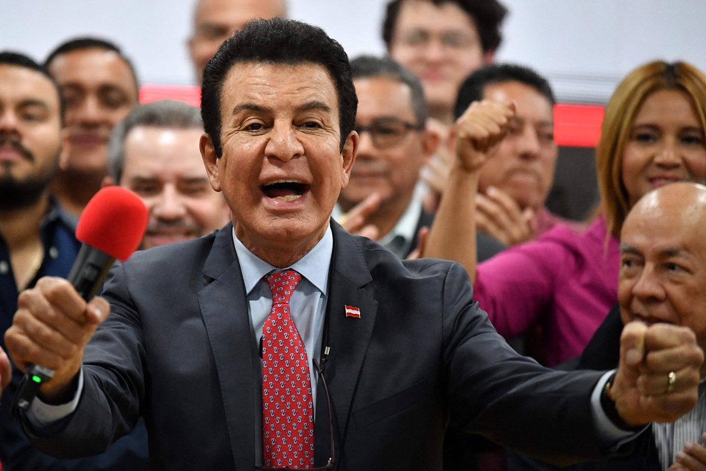 Con el 70% escrutado, Nasralla afianza su ventaja en las elecciones de Honduras