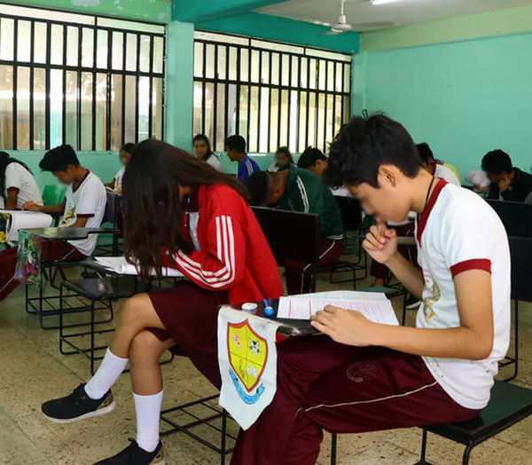 Segey indica que 42 secundarias de Yucatán presentan sobrecupo