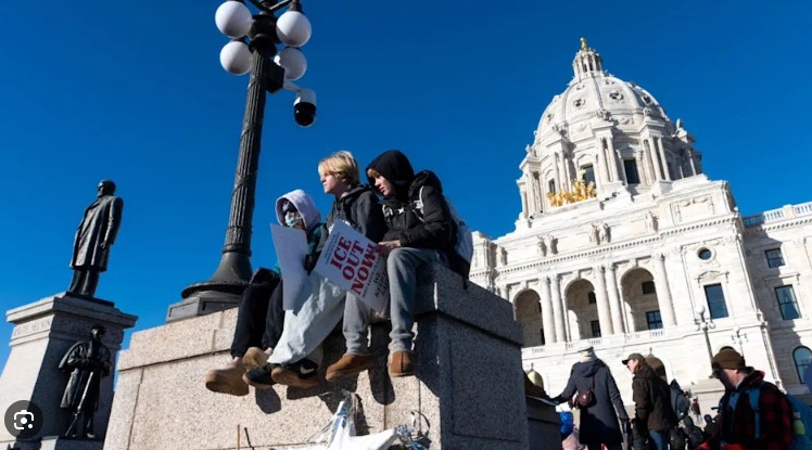 Detienen a cuatro estudiantes en redadas migratorias en Minnesota, EU