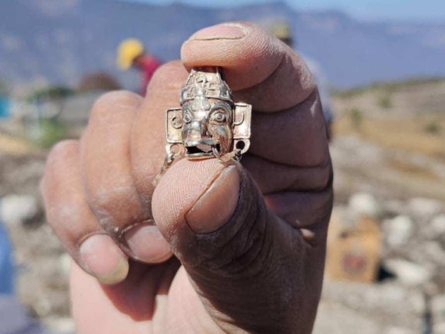 Hallan tumba prehispánica mixteca con piezas de oro en Oaxaca