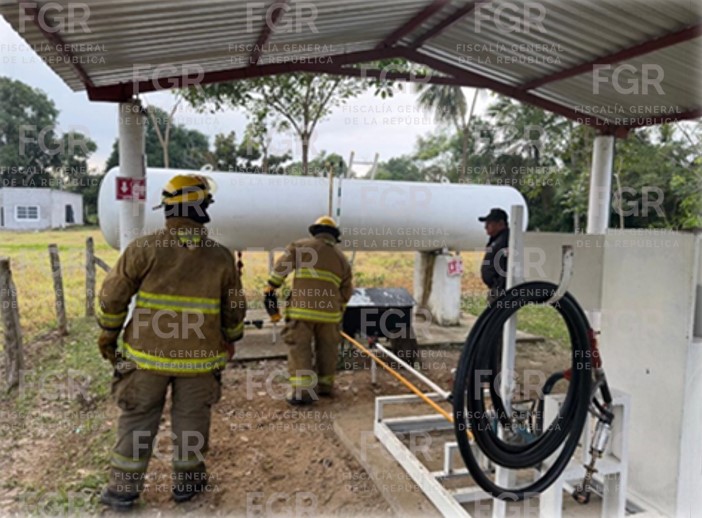 En cateo, FGR asegura más de dos mil litros de gas L.P. en Comalcalco, Tabasco