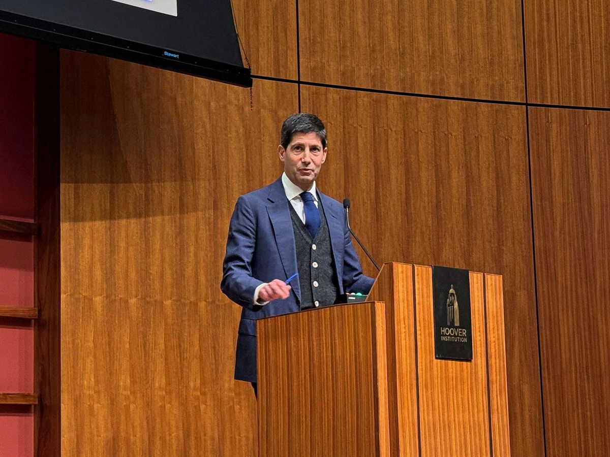 Donald Trump nomina a Kevin Warsh para presidir la Fed; fue asesor económico de George W. Bush