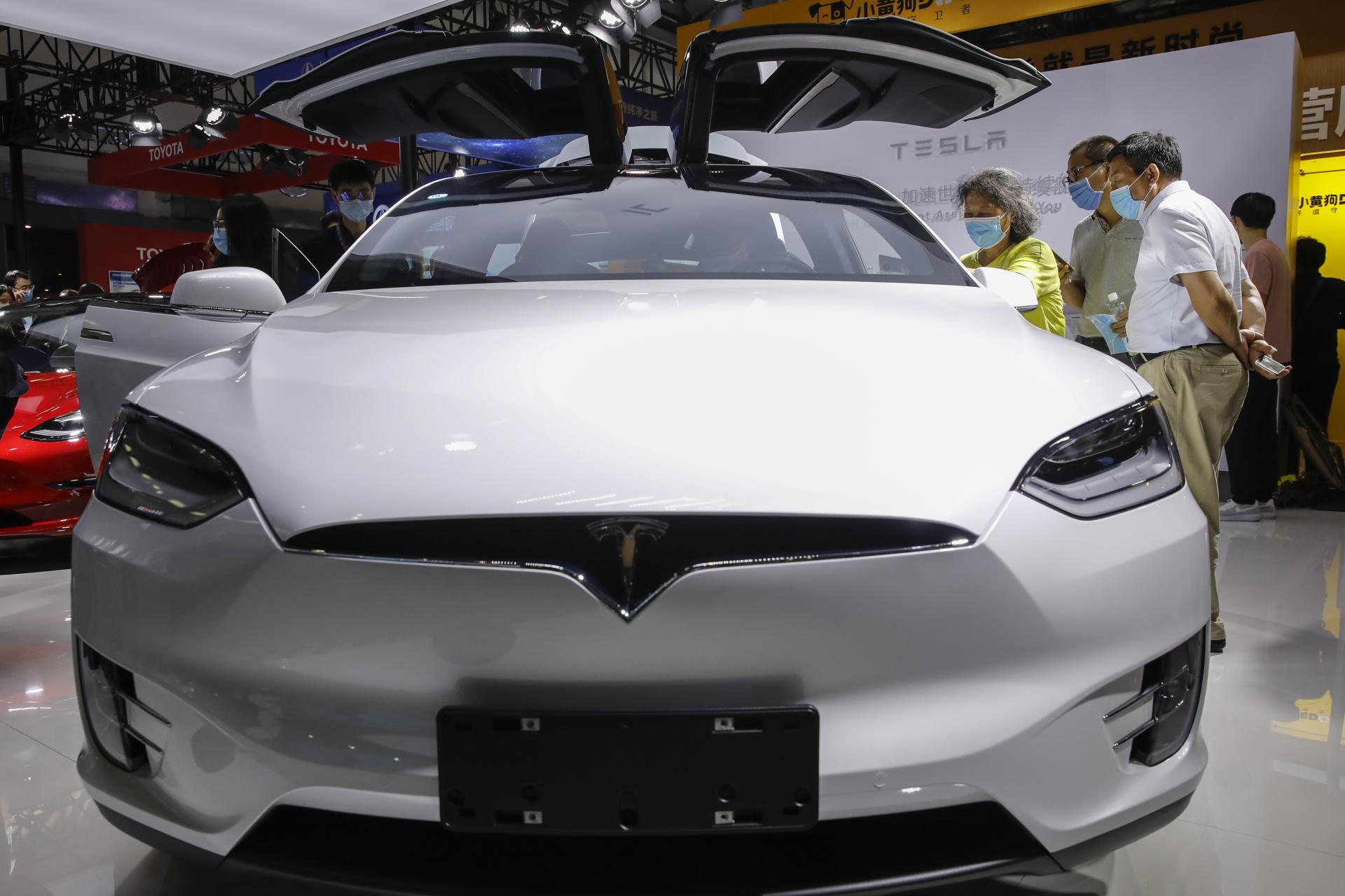 Los beneficios netos de Tesla cayeron 46 % en 2025 hasta 3 mil 794 millones de dólares