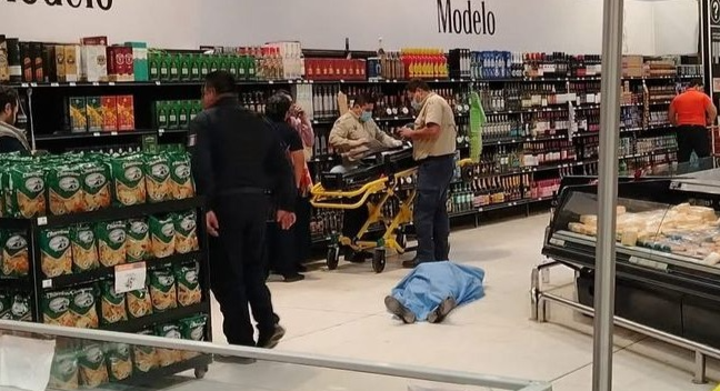 Fallece adulta mayor al interior de supermercado en Plaza Las Américas