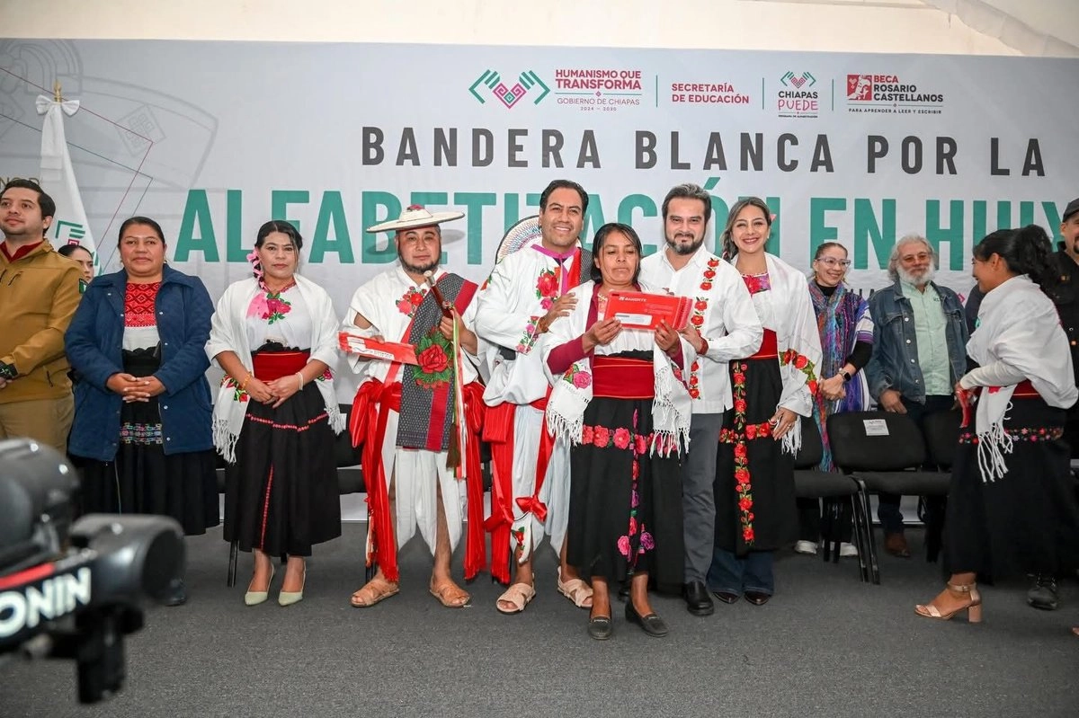 Huixtán se declara libre de analfabetismo tras alfabetizar a más de 2 mil 500 habitantes