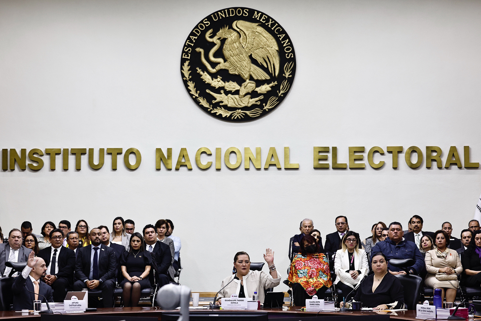 Entrega INE propuesta de reforma electoral