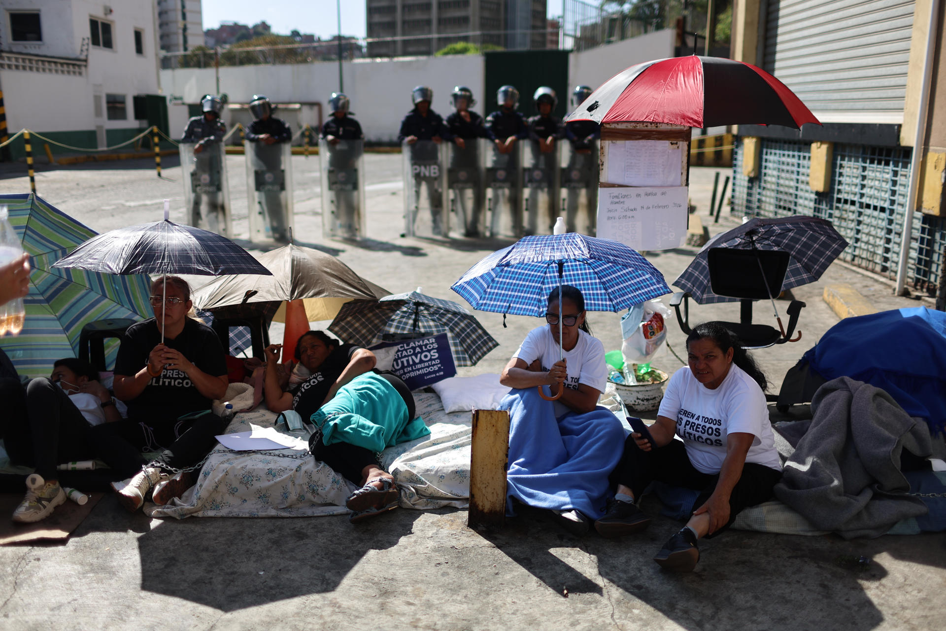 Familiares de presos políticos se unen a huelga de hambre en Caracas para pedir liberación