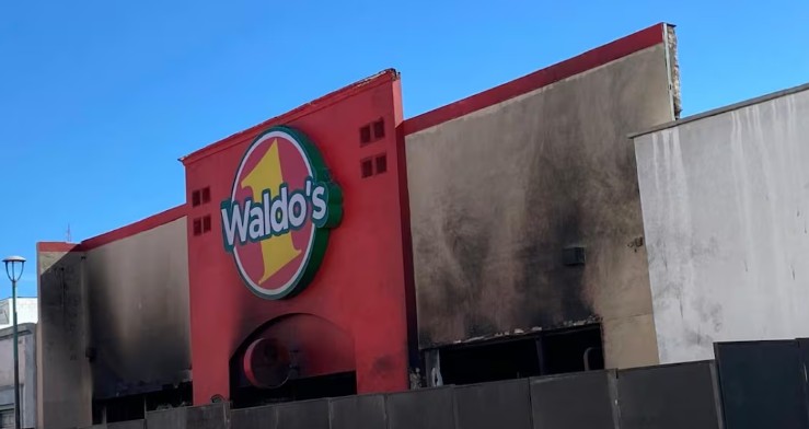 Vinculan a proceso a dos personas más por incendio en tienda Waldo’s de Hermosillo
