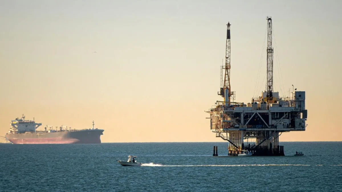 Petróleo cae por tensión diplomática entre EU e Irán