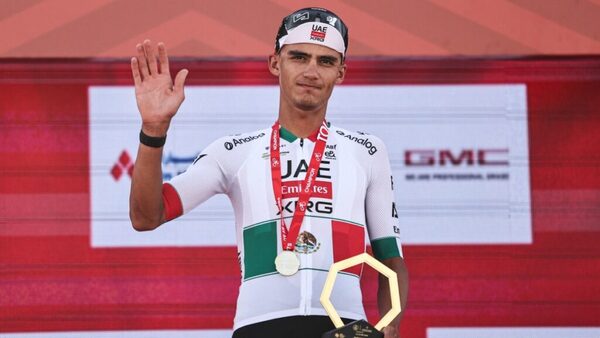 Isaac Del Toro gana la primera etapa del UAE Tour 2026