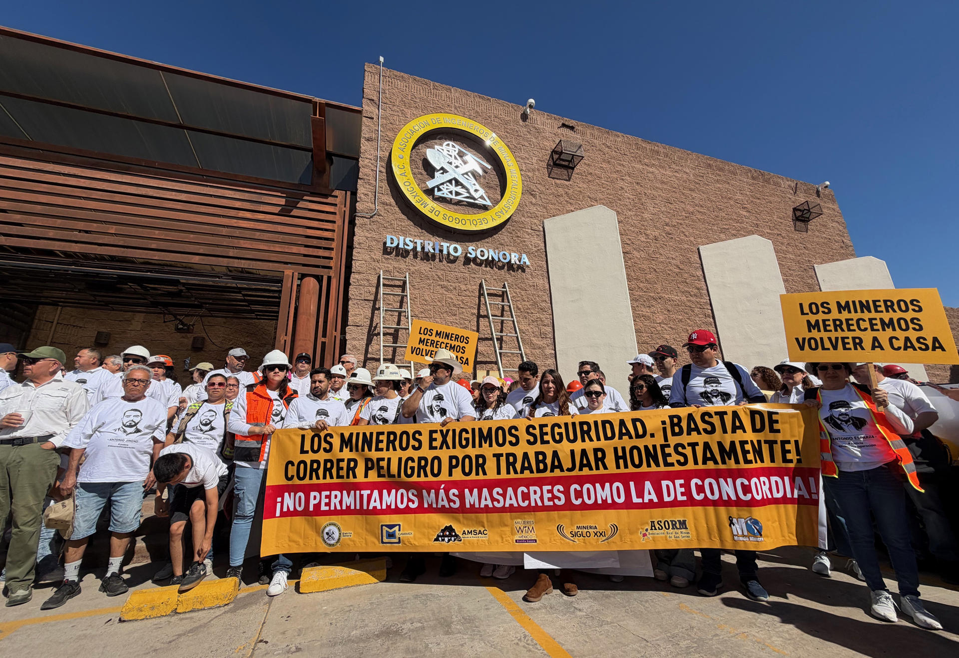 Exigen justicia por mineros secuestrados y asesinados en Sinaloa