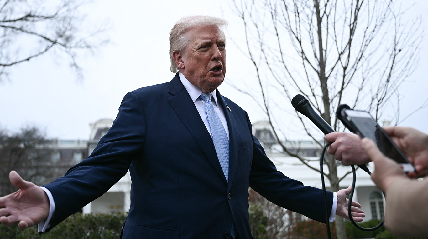 Trump amenaza con destruir la infraestructura civil de Irán si no se llega a un acuerdo ‘pronto’