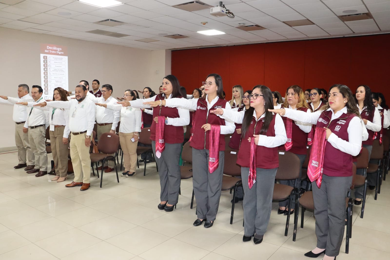 Capacitan a agentes del Trato Digno en el IMSS Tabasco