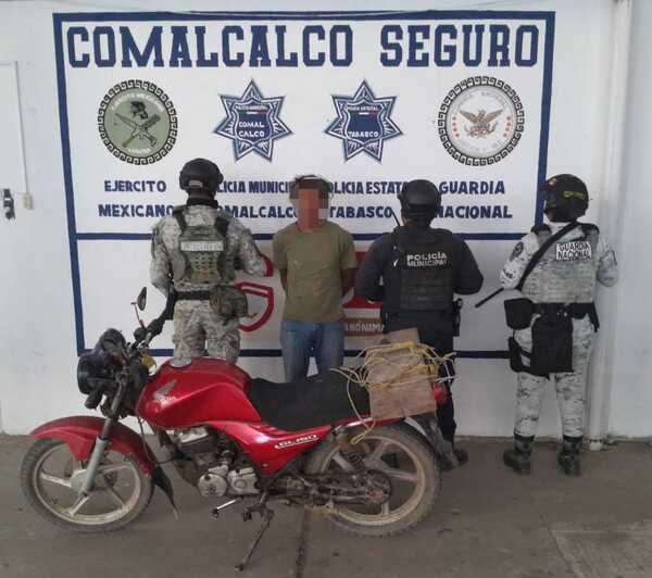 Detienen en Comalcalco a sujeto con moto robada
