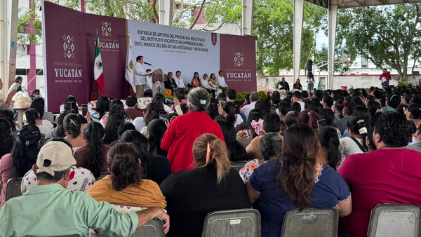 Entregan apoyos a más de mil 200 artesanos en Yucatán