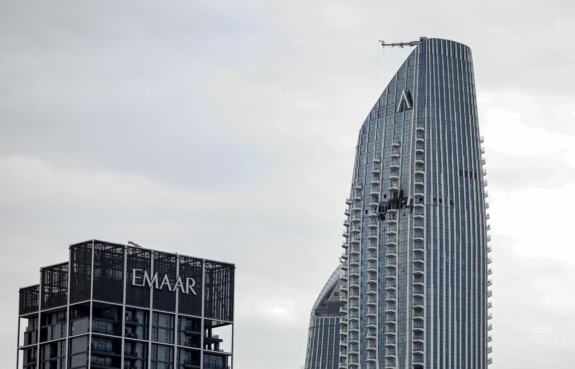 Dubái suspende temporalmente los vuelos en su aeropuerto tras un incidente con un dron