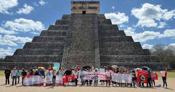 CNTE protesta en Chichén Itzá contra la Ley del ISSSTE