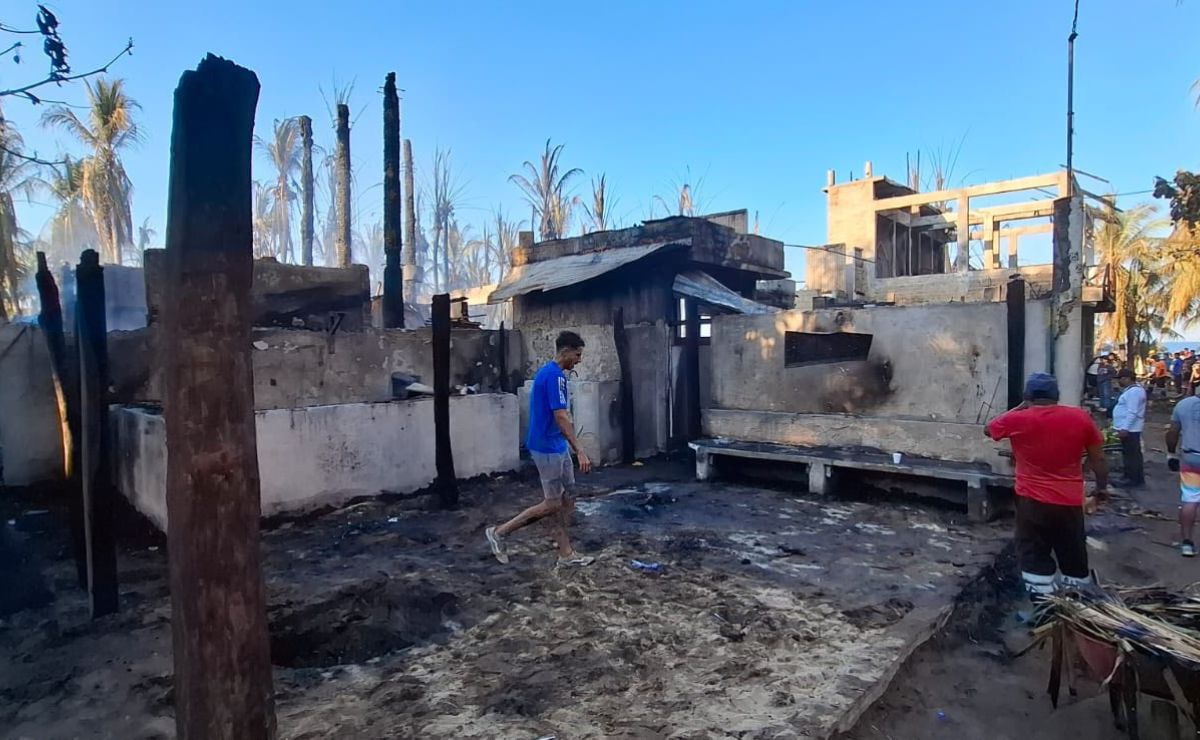 Video: Incendio en Puerto Escondido consume decenas de negocios