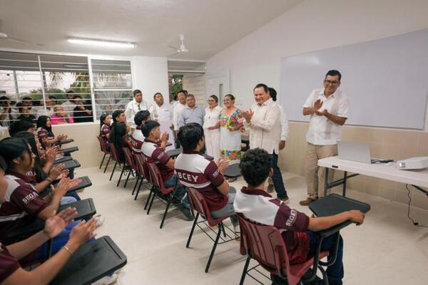 Entregan obras educativas y rurales que impulsan el desarrollo en Ticul