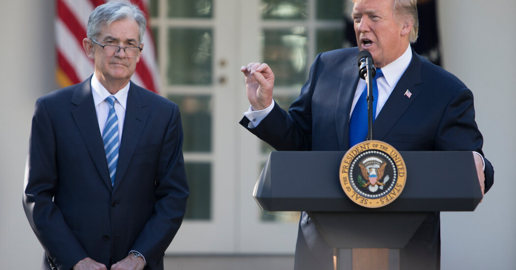 Donald Trump amenaza con despedir a Powell si permanece en la Fed al final de su mandato en mayo