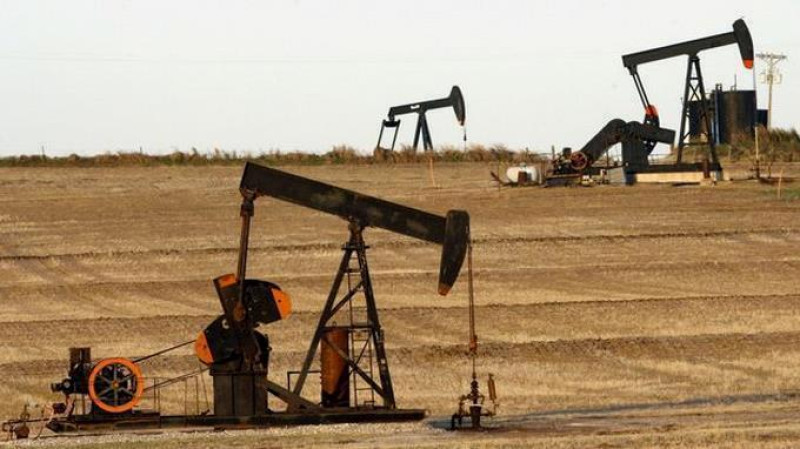El petróleo de Texas cae un 9 % tras el anuncio de Irán de reabrir el estrecho de Ormuz