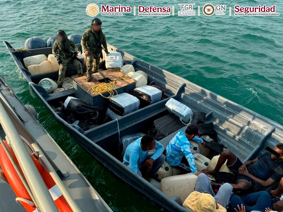 Aseguran tonelada de cocaína frente a Chiapas