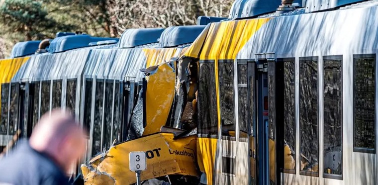 Choque de trenes deja 17 heridos en Dinamarca
