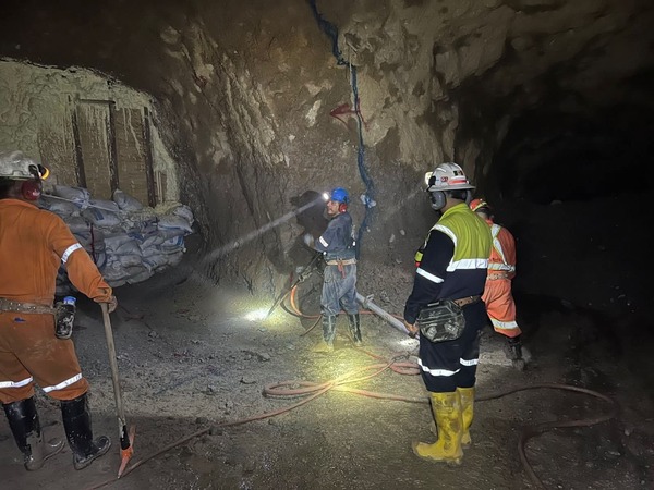 Sinaloa cumple 9 días de rescate de tres mineros en El Rosario