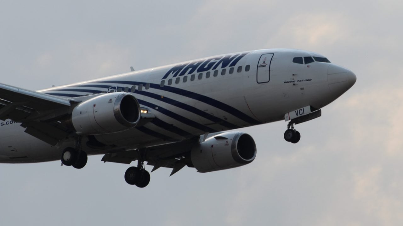 Autoridad aérea suspende temporalmente a la aerolínea mexicana Magnicharters