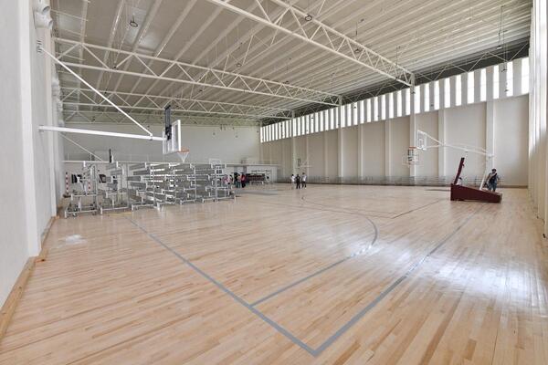 Supervisa Javier May construcción del nuevo Palacio de los Deportes