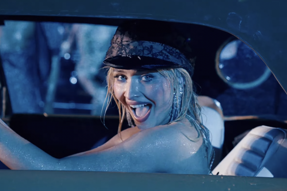 Sabrina Carpenter deslumbró en Coachella con “Sabrinawood”