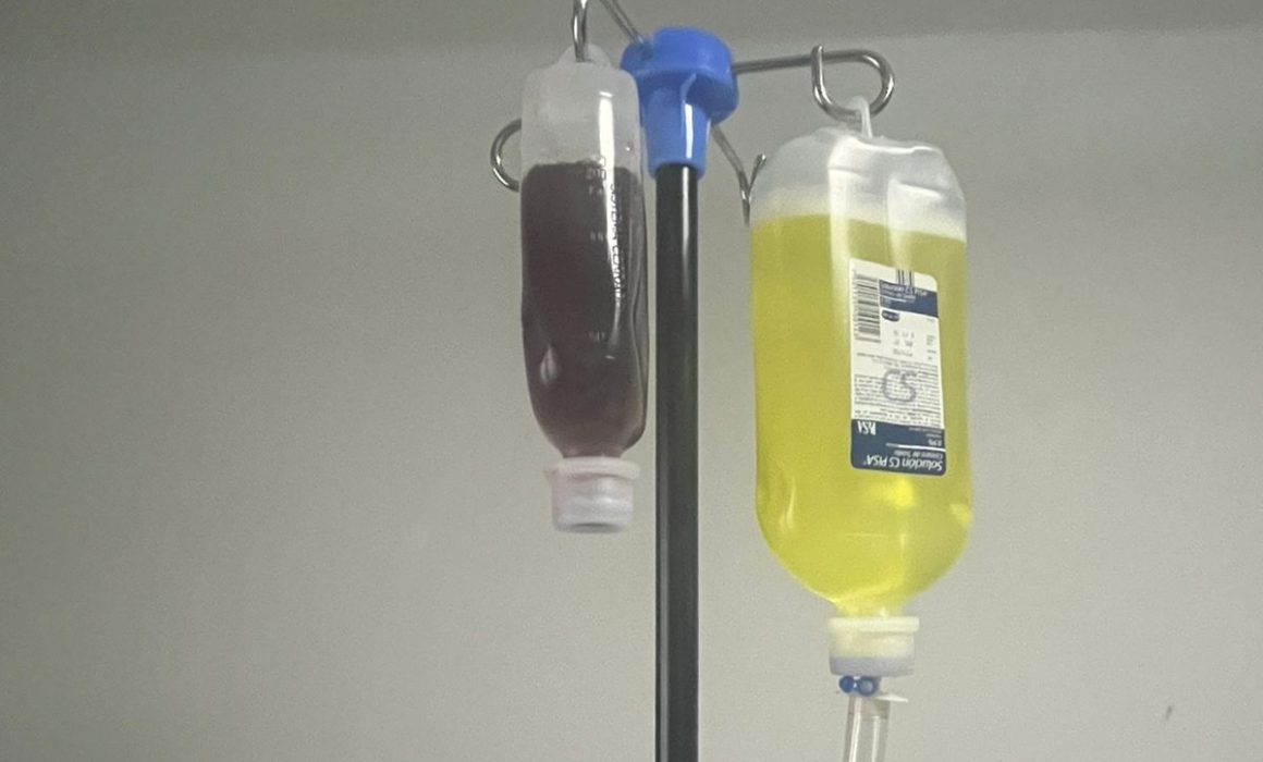 Catean inmuebles vinculados a sueros vitaminados en Sonora; búsqueda de médico continúa