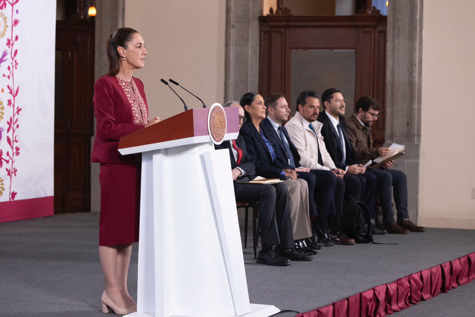 Servicio universal de salud : México perfila un sistema integrado y sin barreras institucionales