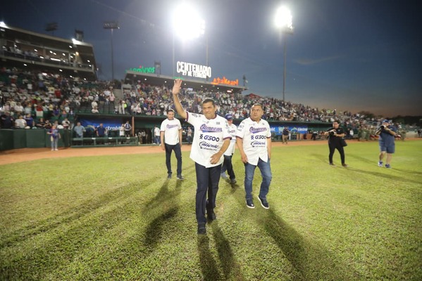 Inaugura Javier May temporada 2026 de los Olmecas de Tabasco en un ambiente lleno de algarabía