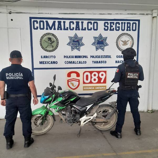 Asegura Policía de Comalcalco moto abandonada en Tecolutilla