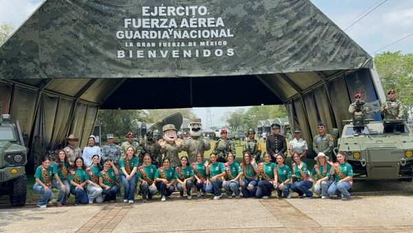 Embajadoras tabasqueñas recorren exposición militar y conectan con las Fuerzas Armadas