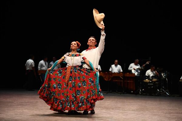Celebran talento tabasqueño en gran final de concursos culturales en el Esperanza Iris