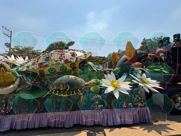 Lujo en desfile: cada carro alegórico cuesta entre los 200 y 300 mil pesos