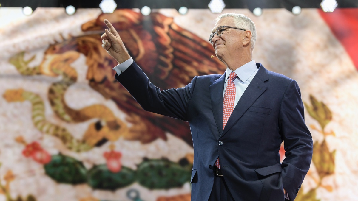 Ricardo Salinas Pliego recomienda no registrar celular con CURP