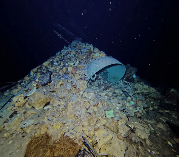 INAH registra armas de la Guerra de Castas en cenote de Valladolid